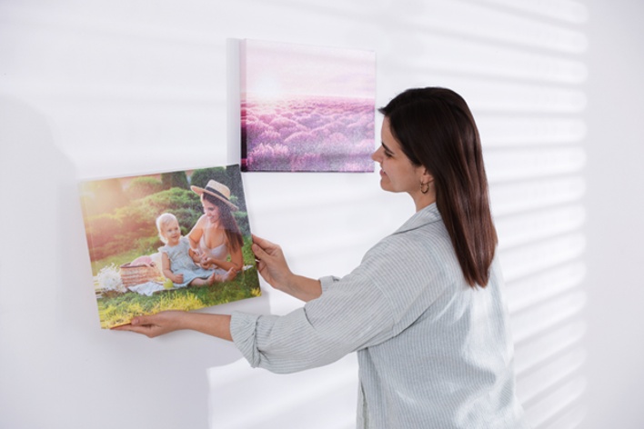 DIY Photo Wall Ideas for Every Room (Even on a Budget) DIY Photo Wall Ideas for Every Room (Even on a Budget)